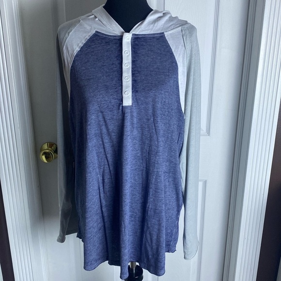 Maurices Women’s Long Sleeve Hooded Tee Tunic Blue Gray White Sz XL NWT - Picture 1 of 7